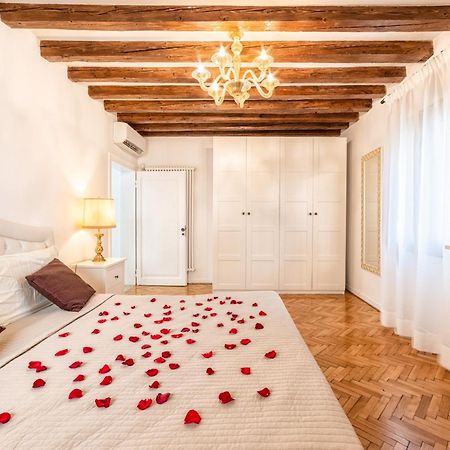 Casanova Fenice - Canal View Венеція Номер фото