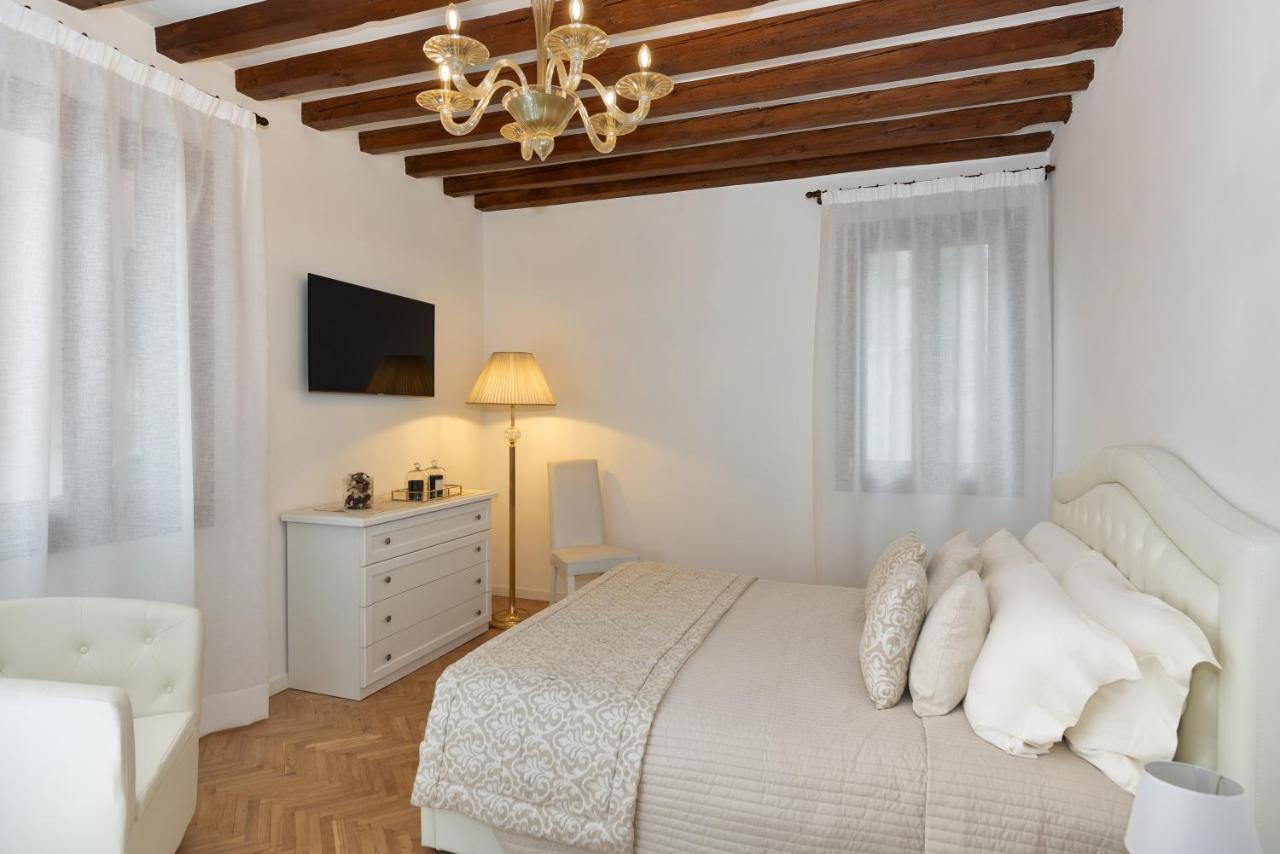 Casanova Fenice - Canal View Венеція Екстер'єр фото