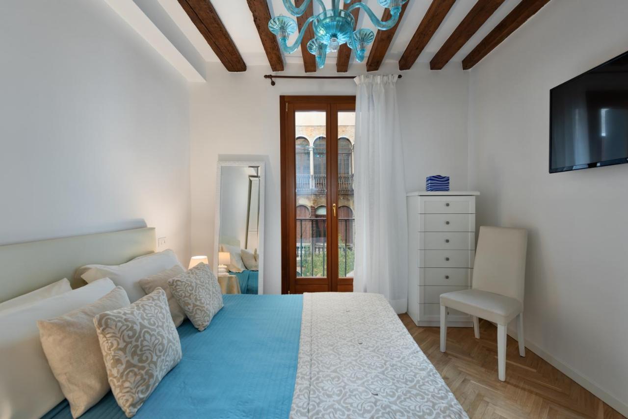 Casanova Fenice - Canal View Венеція Екстер'єр фото