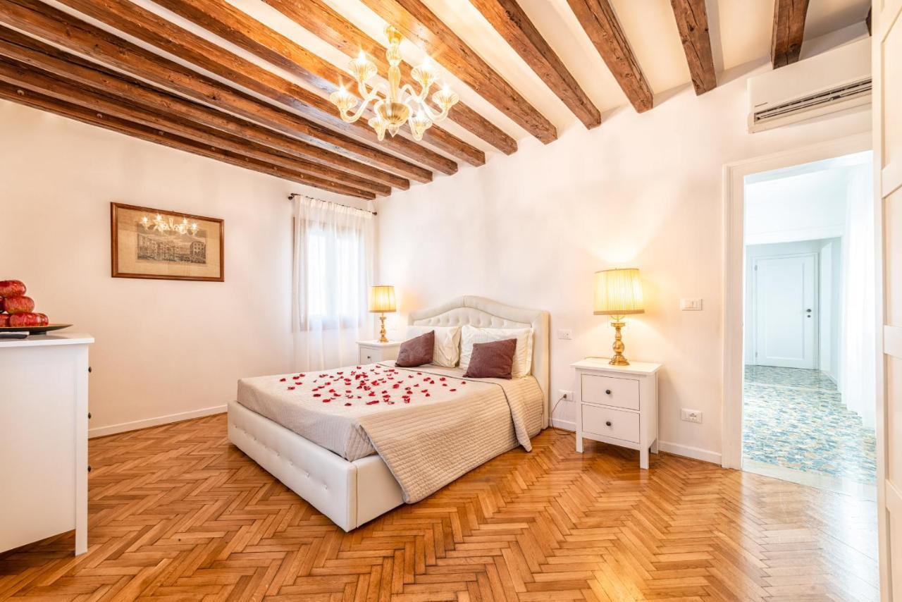 Casanova Fenice - Canal View Венеція Екстер'єр фото