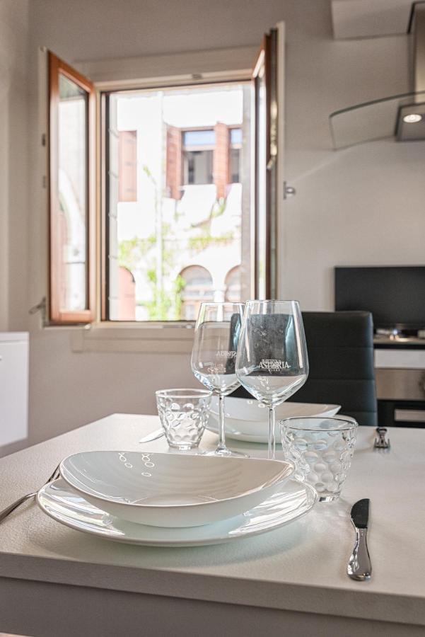 Casanova Fenice - Canal View Венеція Екстер'єр фото