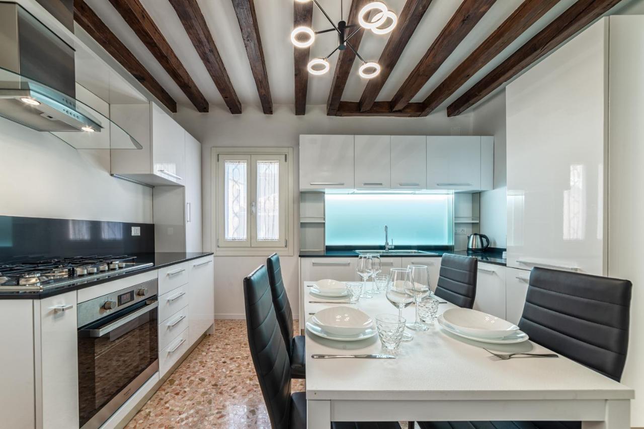 Casanova Fenice - Canal View Венеція Екстер'єр фото