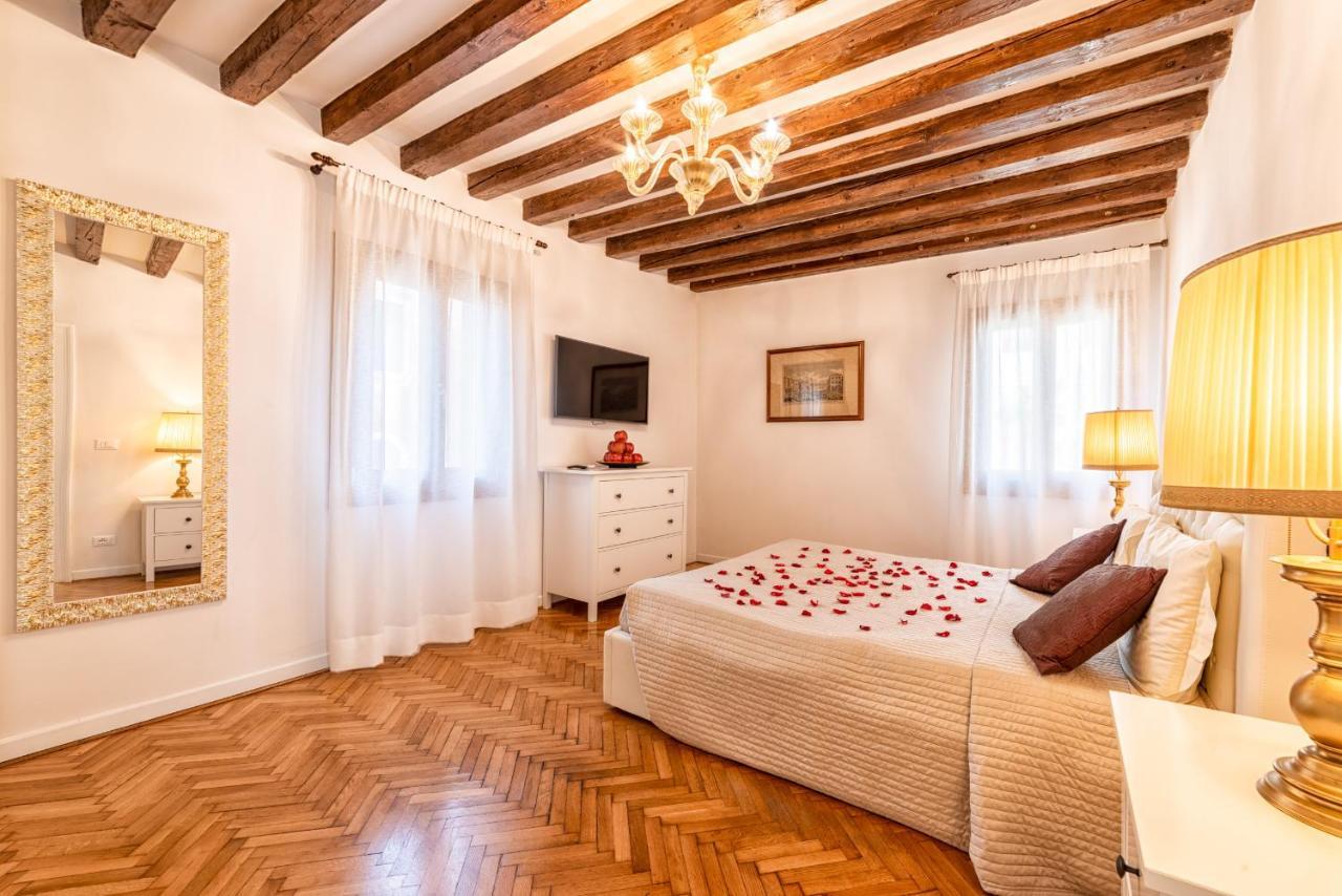 Casanova Fenice - Canal View Венеція Екстер'єр фото