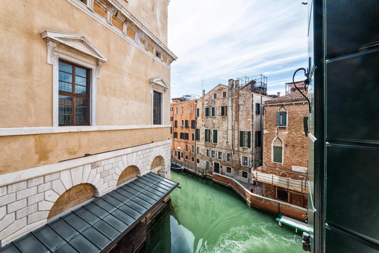 Casanova Fenice - Canal View Венеція Екстер'єр фото