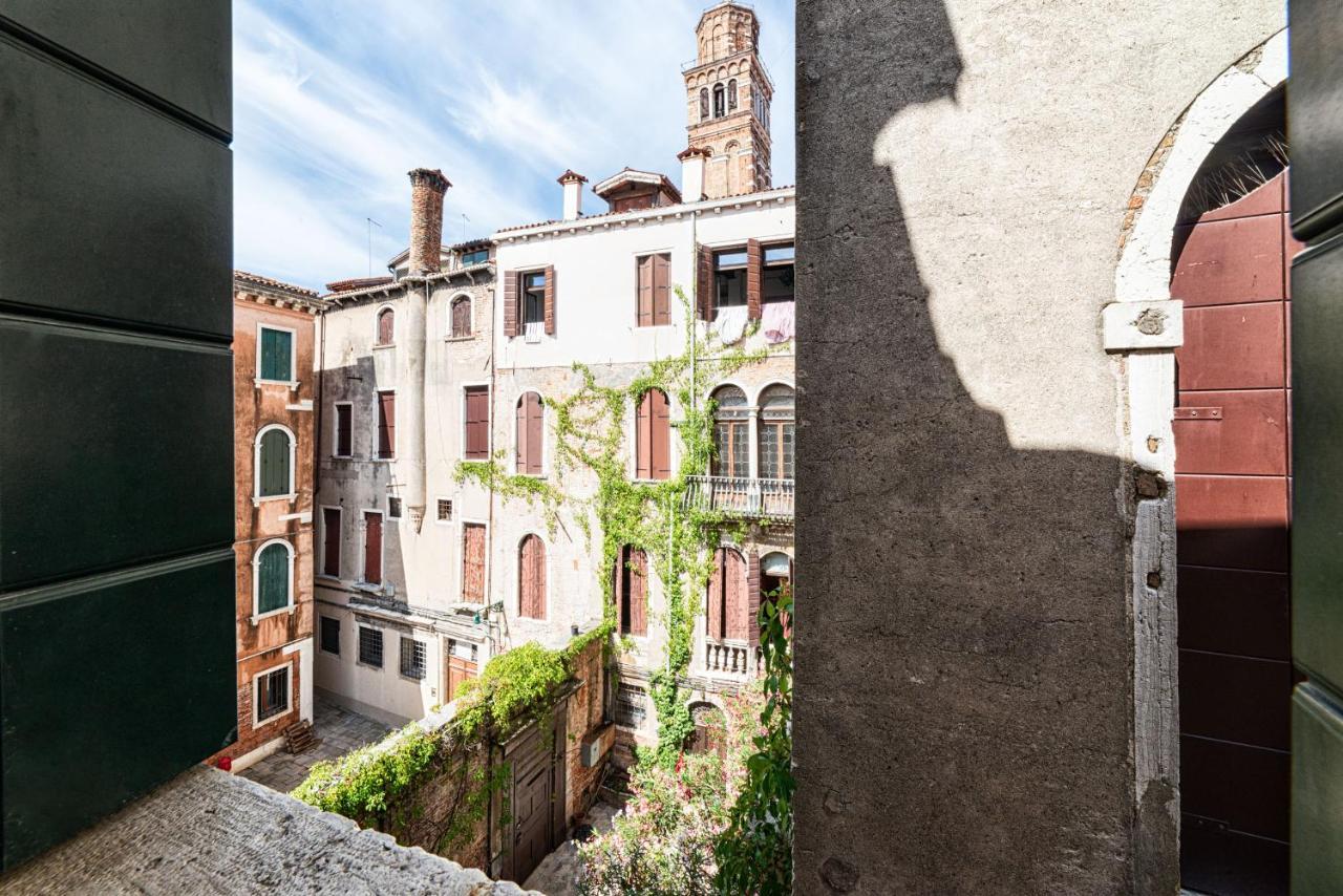 Casanova Fenice - Canal View Венеція Екстер'єр фото