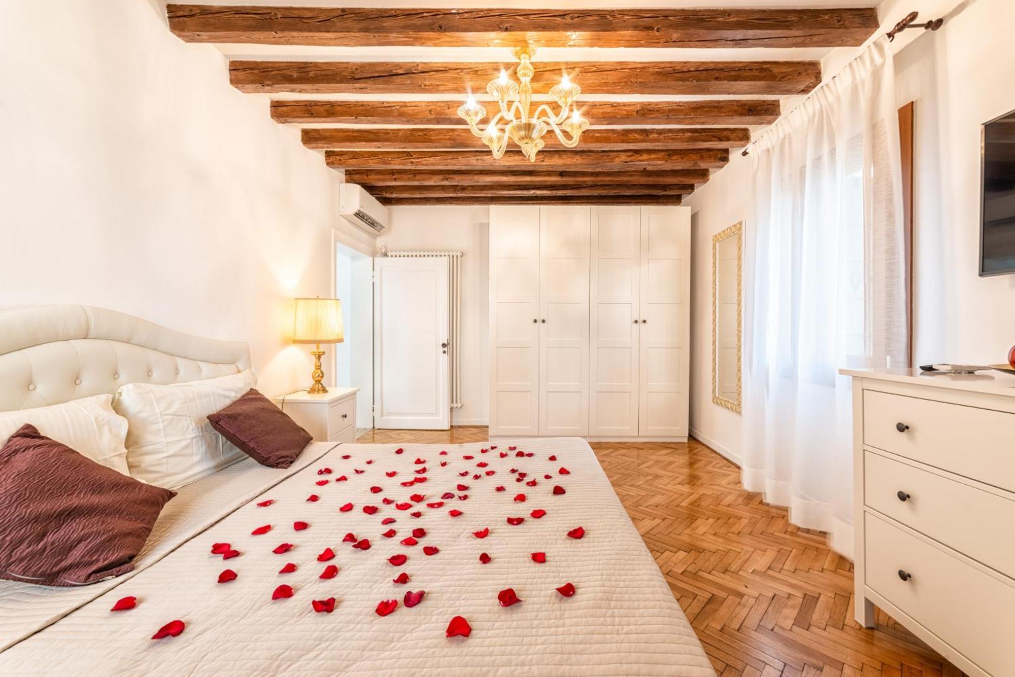 Casanova Fenice - Canal View Венеція Номер фото