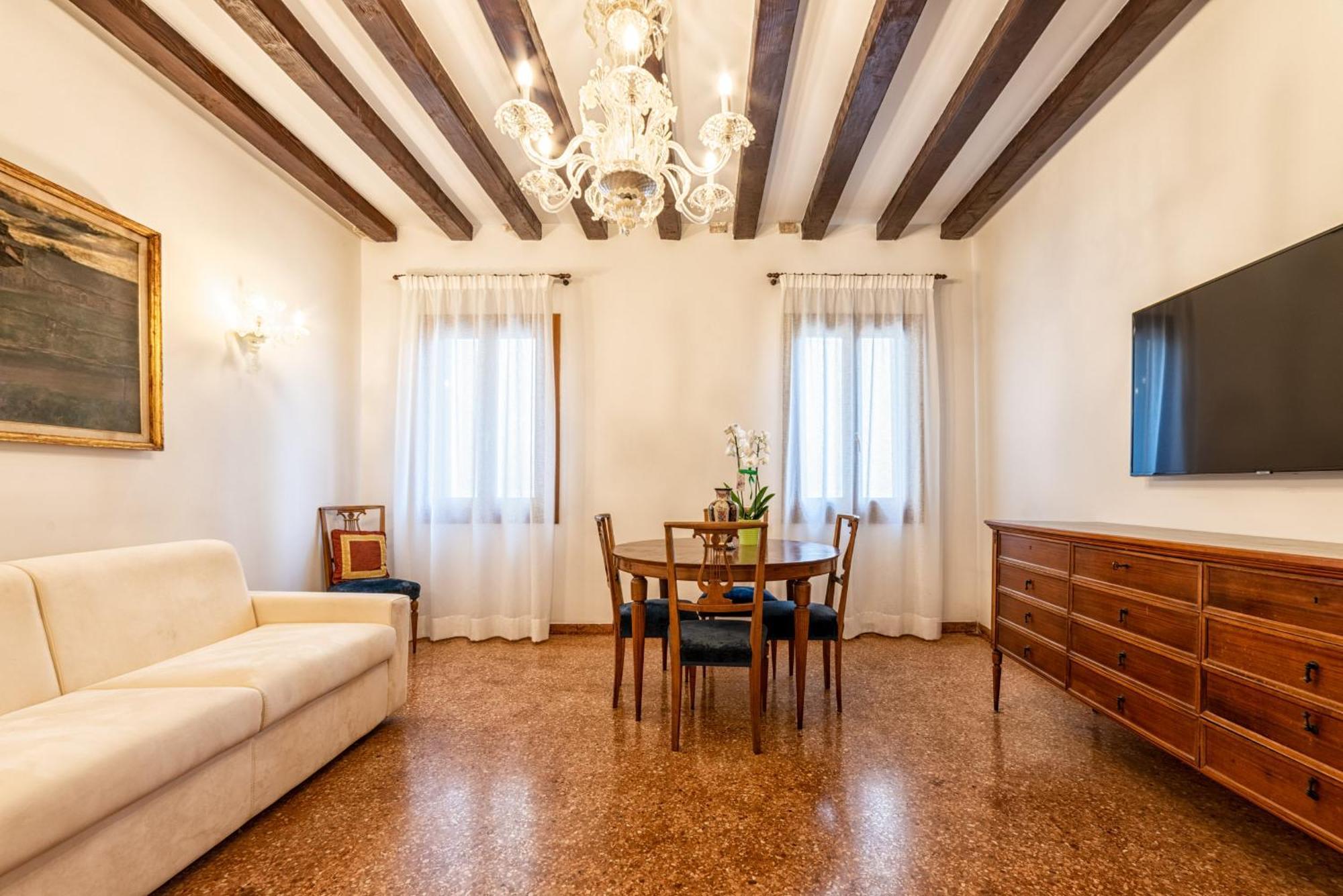 Casanova Fenice - Canal View Венеція Номер фото