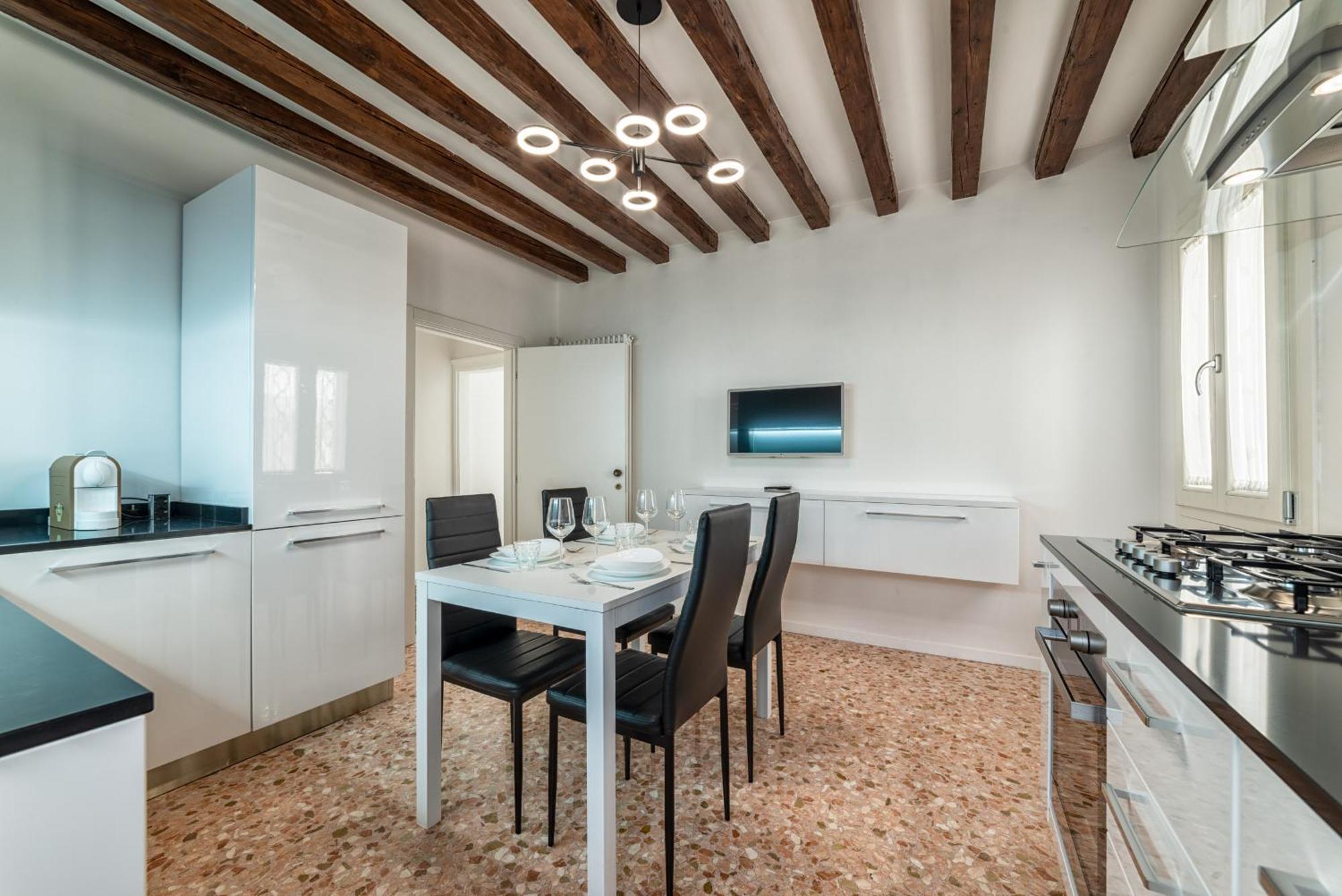 Casanova Fenice - Canal View Венеція Номер фото