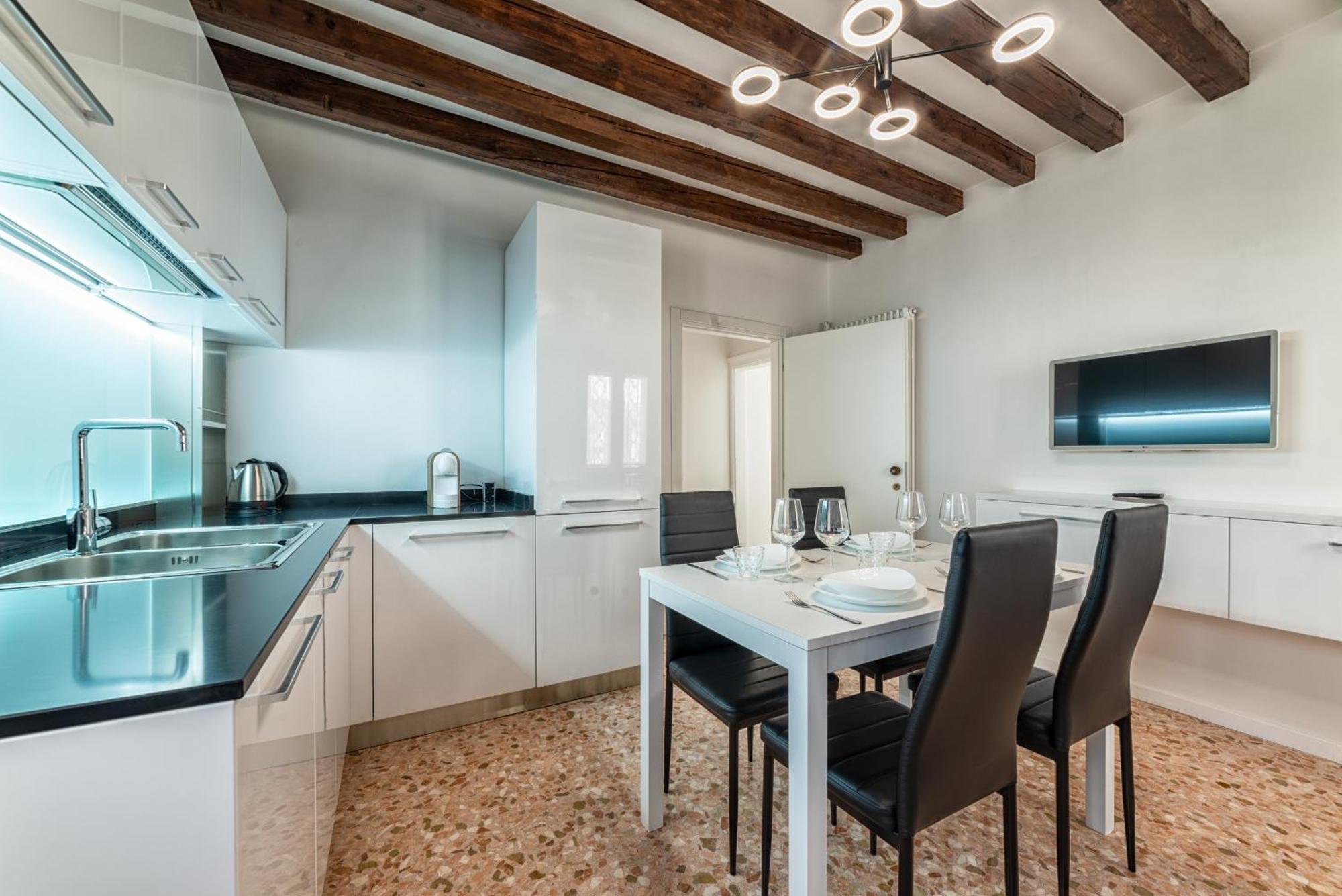 Casanova Fenice - Canal View Венеція Номер фото