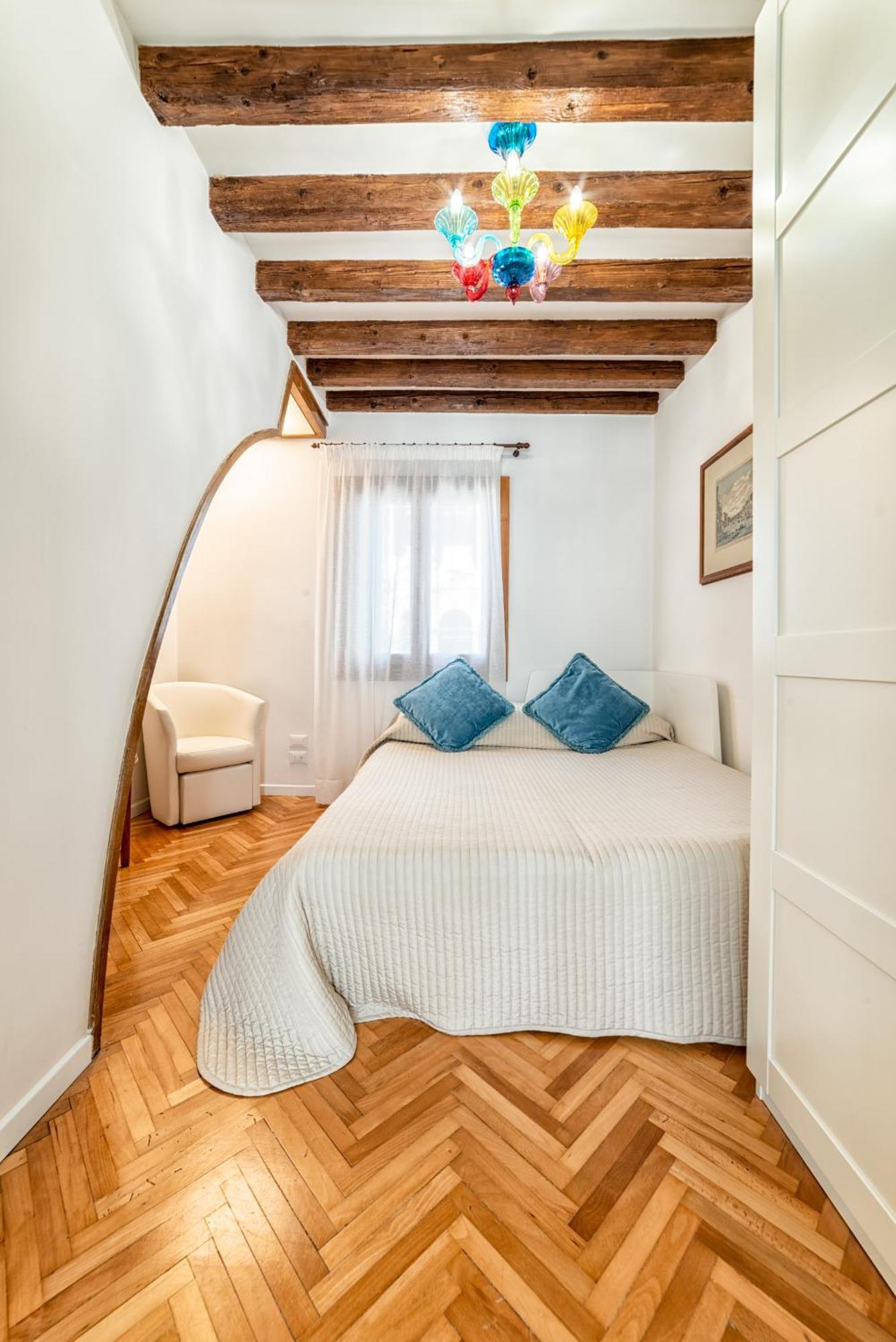 Casanova Fenice - Canal View Венеція Номер фото