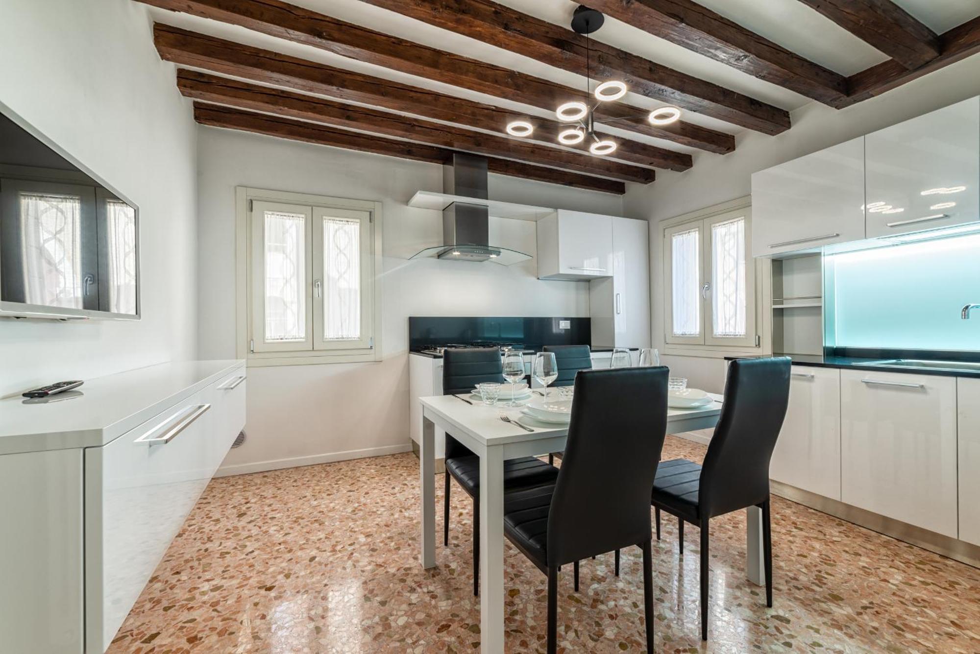 Casanova Fenice - Canal View Венеція Номер фото